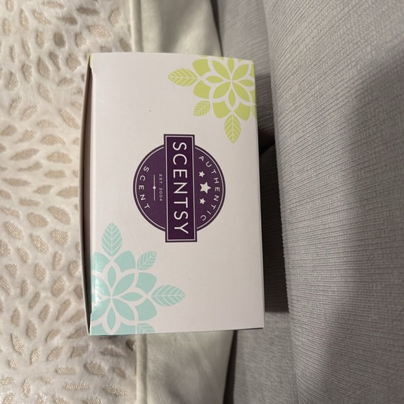Scentsy Fragrance Flower Vanilla Bean Buttercream Brand New - Picture 5 of 8
